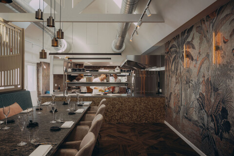 Chefs table met keuken