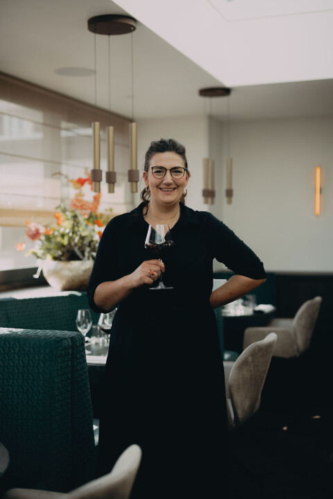 Sommelier Niki bij Vecera